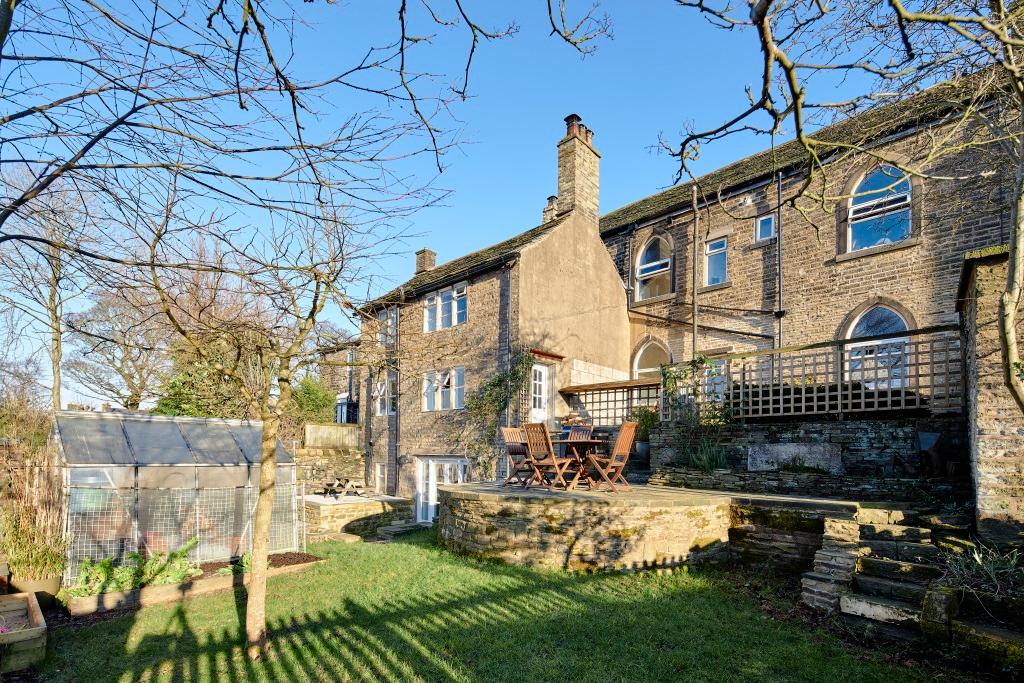 The Old School House Hague Street Glossop Derbyshire Sk13 8nr Sutherland Reay Estate Agents